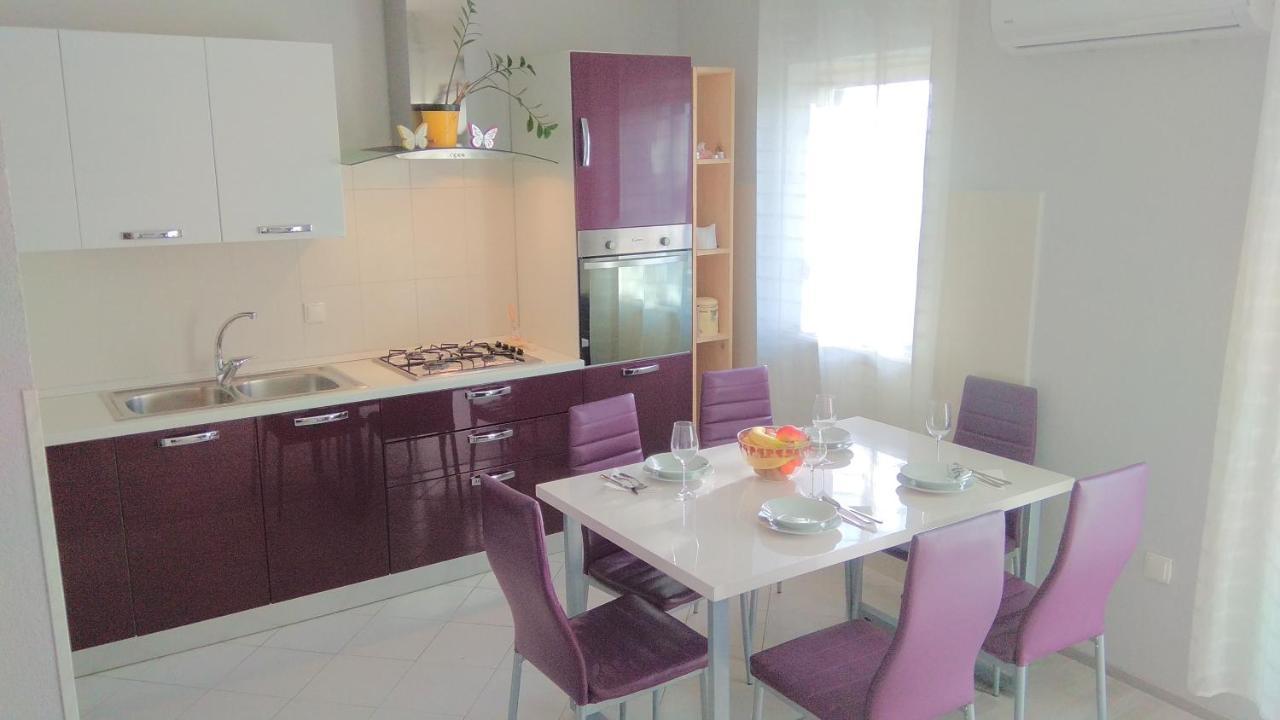 Laura Appartement Koromačno Buitenkant foto