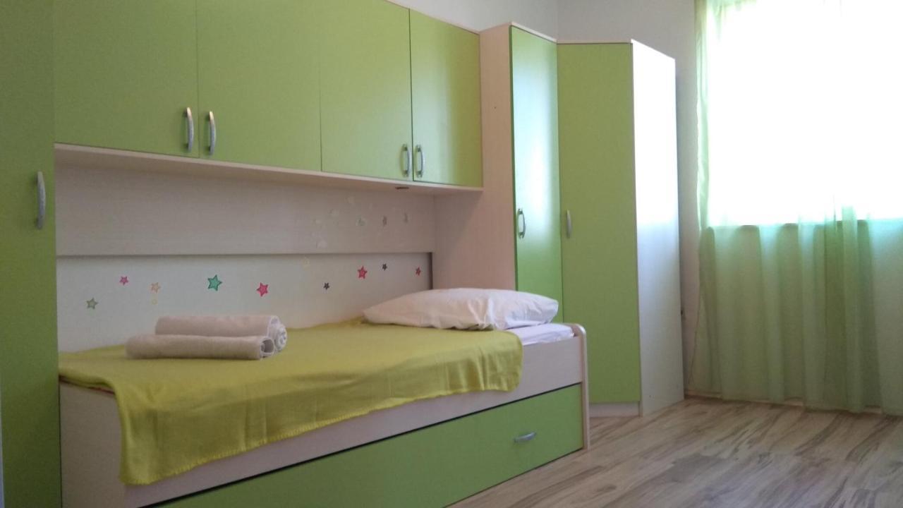 Laura Appartement Koromačno Buitenkant foto