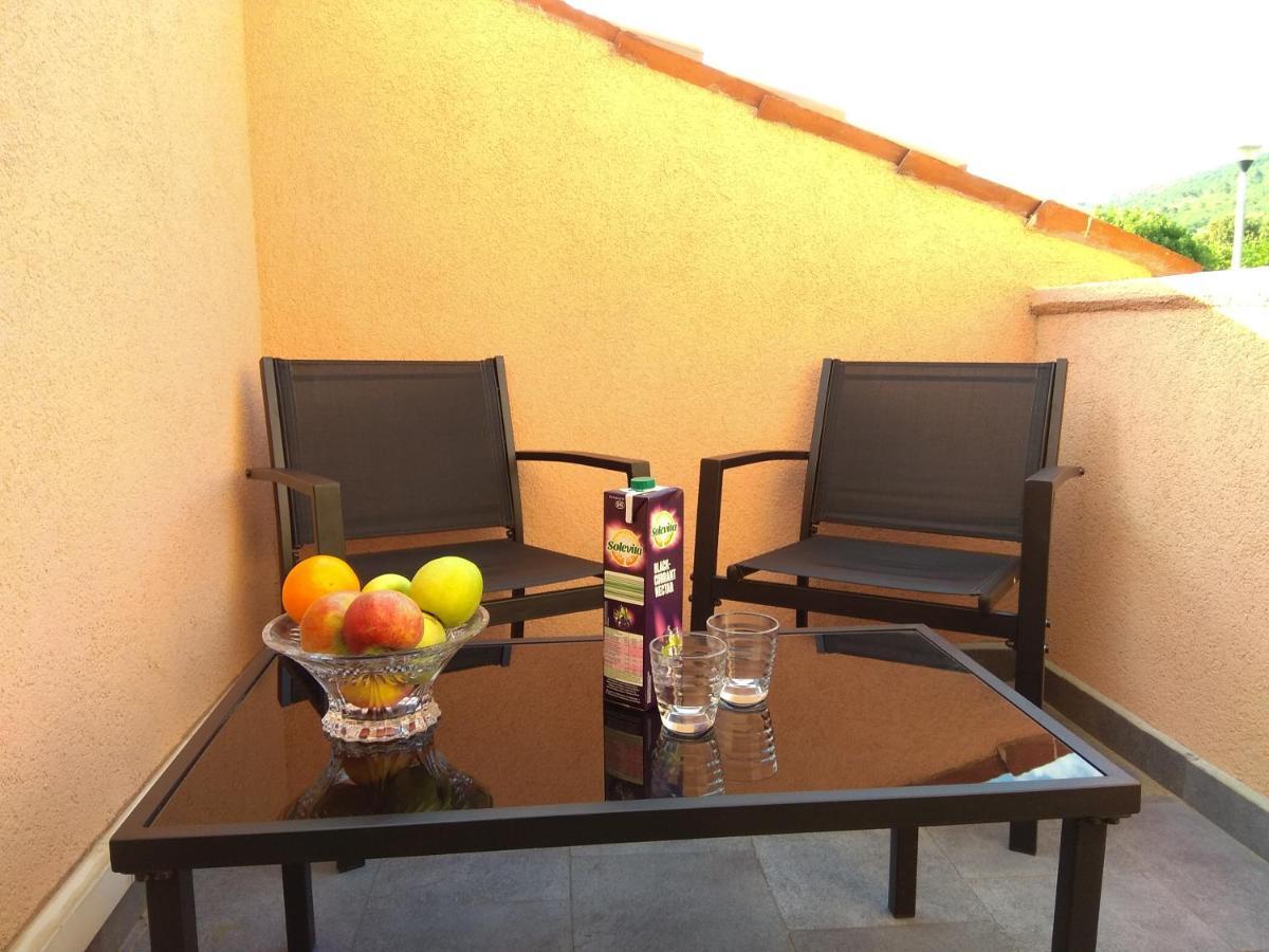 Laura Appartement Koromačno Buitenkant foto