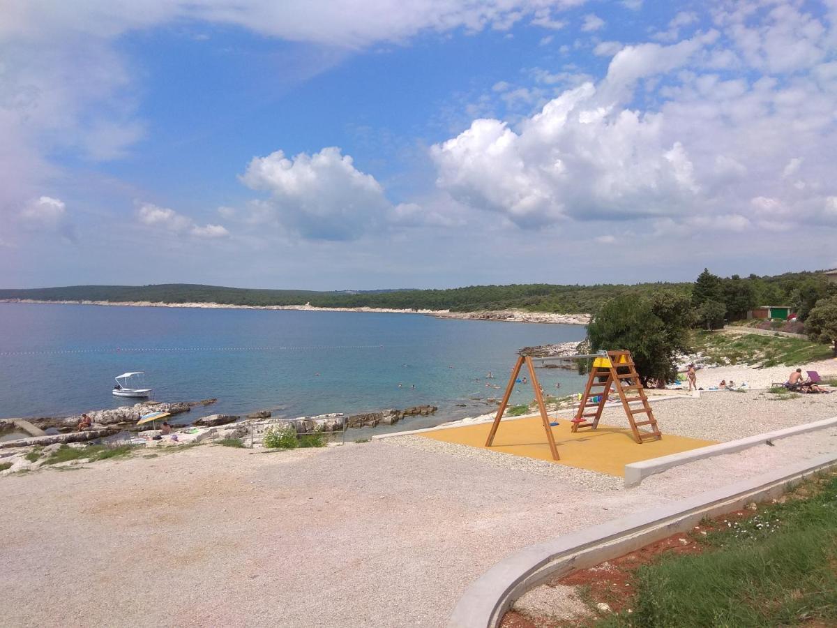 Laura Appartement Koromačno Buitenkant foto
